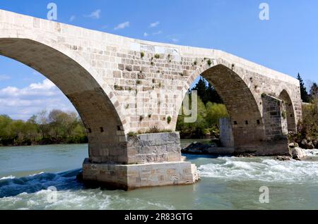Römische Brücke in Aspendos Stockfoto