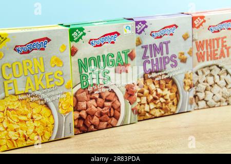 Knusperone Mini-Packs Sorten Maisflocken Nougat Bits Zimt Chips White Wheat Fairtrade Stockfoto