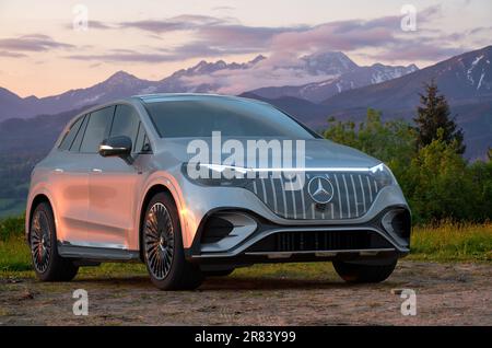 Vollelektrischer neuer Mercedes-Benz EQE-SUV Stockfoto