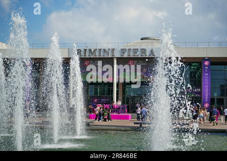 Rimini, Italien - 15. Juni 2023 : Haupteingang zu den Rimini Fiera Pavillons, während We Make Future. Stockfoto