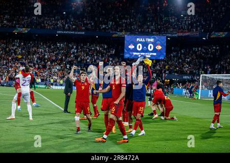 Rotterdam, Niederlande. 19. Juni 2023. Die spanischen Spieler feiern nach dem Sieg im Finalspiel der UEFA Nations League 2022/23 zwischen Kroatien und Spanien in De Kuip. (Endergebnisse: Spanien 5-4 Kroatien) Guthaben: SOPA Images Limited/Alamy Live News Stockfoto