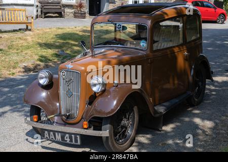 BlIsland, Cornwall, Großbritannien - 13. Juni. Austin Seven parkte am 13. Juni 2023 in BlIsland Cornwall Stockfoto