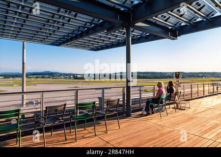 Aussichtsplattform am Flughafen Zürich, Schweiz Stockfoto