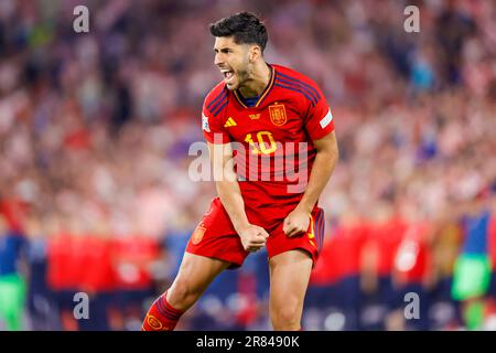 18-06-2023: Sport: Kroatie gegen Spanje ROTTERDAM, NIEDERLANDE - JUNI 18: Spieler Spaniens feiern den Sieg der Völkerliga, Marco Asensio (Spanien) Stockfoto