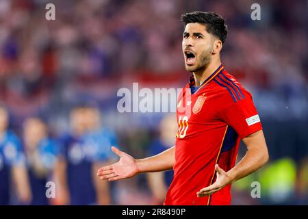 18-06-2023: Sport: Kroatie gegen Spanje ROTTERDAM, NIEDERLANDE - JUNI 18: Spieler Spaniens feiern den Sieg der Völkerliga, Marco Asensio (Spanien) Stockfoto