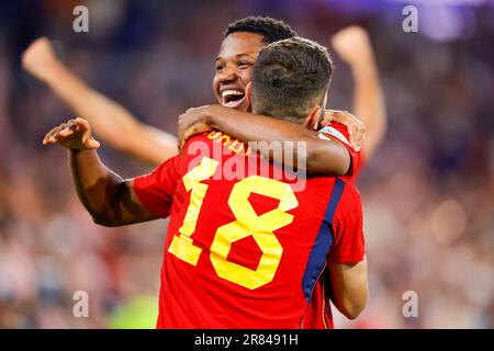 18-06-2023: Sport: Kroatie gegen Spanje ROTTERDAM, NIEDERLANDE - JUNI 18: Spieler Spaniens feiern den Sieg der Völkerliga, Ansu Fati (Spanien) und Stockfoto