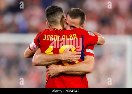 18-06-2023: Sport: Kroatie gegen Spanje ROTTERDAM, NIEDERLANDE - JUNI 18: Spieler Spaniens feiern den Sieg der Völkerliga, Nacho (Spanien) und Jord Stockfoto
