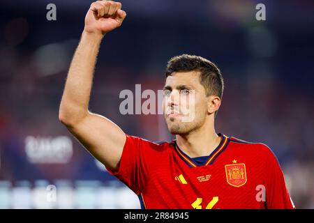 18-06-2023: Sport: Kroatie gegen Spanje ROTTERDAM, NIEDERLANDE - JUNI 18: Spieler Spaniens feiern den Sieg der Völkerliga, Aymeric Laporte (Spanien) Stockfoto