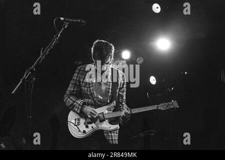 E – Mark Oliver Everett – von der EEels-Band, die am 23. August 1997 beim Reading Festival, Reading, Großbritannien, spielt. Foto: Rob Watkins Stockfoto