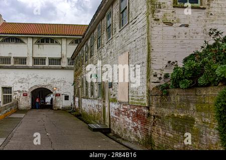 Ehemaliger Eingang des Hochsicherheits-Bundesgefängnisses Alcatraz in der Bucht von San Francisco, im Bundesstaat Kalifornien, Vereinigte Staaten von Amerika. Stockfoto