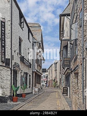 Foto: Die New Street auf Plymouth's Barbican stammt aus der Tudor Times. Das elisabethanische Haus ist ein gutes Beispiel für ein Kaufhaus und das Stockfoto