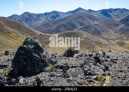 Die Gebirgszüge reichen vom isolierten Saddle, Molesworth Station, in der Nähe von Hanmer Springs, Canterbury, South Island, Neuseeland Stockfoto