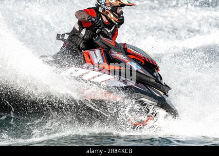 Limassol, Zypern - 26. November 2022: Jet-Ski-Fahrer während der Rennen Stockfoto