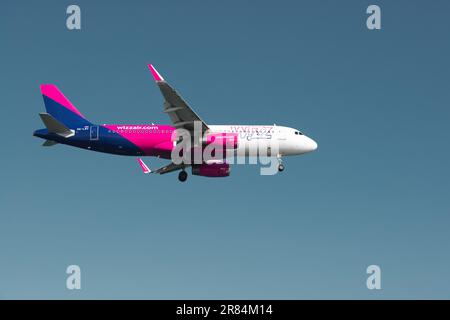 Larnaca, Zypern - 09. Juli 2022: Airbus A320-232 von Wizz Air Airlines Stockfoto