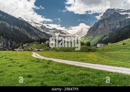 Das Dorf Urnerboden in den Schweizer Alpen bei Klausenpass, Spiringen, Kanton Uri, Schweiz Stockfoto