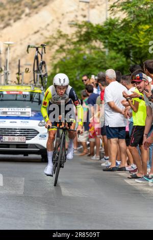 Alicante, Spanien - 08,30,2022 - Louis Meintjes vom Intermarche-Team springt während der 77. Tour of Spain 2022, Phase 10, ein 30,9km individueller Zeitversuch Stockfoto