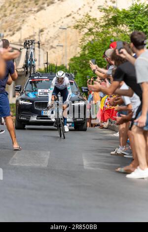 Alicante, Spanien - 08,30,2022 - Alejandro Valverde vom Movistar-Team springt während der 77. Tour of Spain 2022, Phase 10, ein individueller 30,9km-Zeitversuch Stockfoto