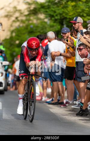 Alicante, Spanien - 08,30,2022 - Joao Almeida vom Team der Vereinigten Arabischen Emirate springt während der 77. Tour of Spain 2022, Phase 10 ein individueller Zeitversuch im Jahr 30,9km. Stockfoto