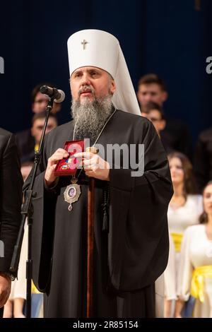 Kiew, Region Kiew, Ukraine - 05. Dezember 2023: Portrait des Primats, Metropolitaner der orthodoxen Kirche der Ukraine Epiphany Dumenko auf einem Konzert Stockfoto