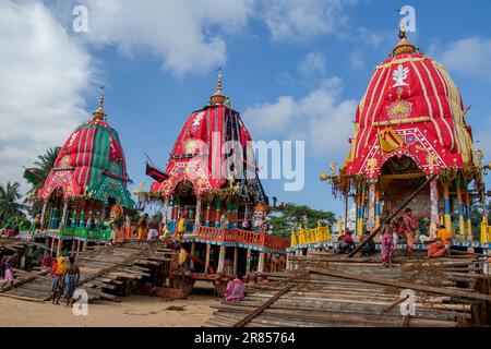 Ein Wagen steht vor dem Gundicha-Tempel puri Stockfoto