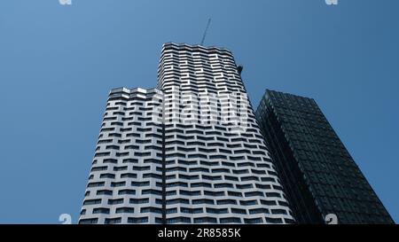 Europas höchste modulare Gebäudeenklave: Croydon neben den zehn-Grad-Türmen, 158 Meter, und das 50-stöckige Gebäude nähert sich der Fertigstellung durch East Croydon Stockfoto