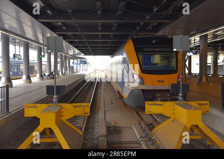 Utrecht, Niederlande. 17. Mai 2023. Ein Sprinter-Zug an der Endstation in Utrecht. Stockfoto