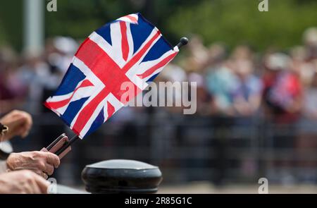 Waving Union Jack Trooping The Colour Farbe 2023 Stockfoto