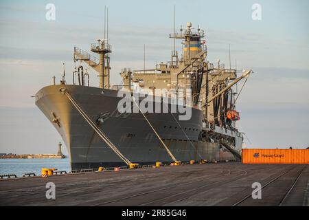 Danzig, Polen, Juni 17. 2023 USNS Joshua Humphreys (T-AO-188) ein Nachschuböler der US-Marine der Klasse Henry J. Kaiser ist im Hafen von Gdynia, Polen, zu sehen am 17. Juni 2023 erhöhte Aktivität amerikanischer und anderer NATO-Staaten Kriegsschiffe in der Ostsee steht in direktem Zusammenhang mit Russlands Krieg gegen die Ukraine, Credit: Vadim Pacajev/Alamy Live News Stockfoto