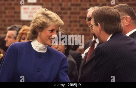 29 April 1988 Diana, Princess of Wales besucht Fairfields School, Northampton, UK Photo vom Henshaw Archiv Stockfoto