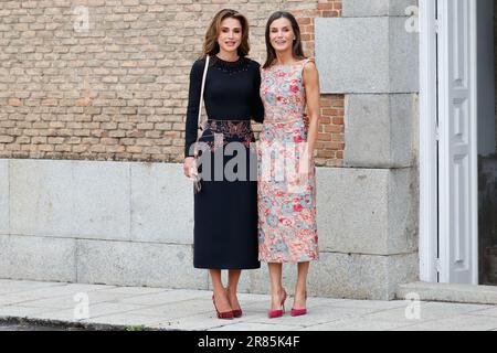 Spanische Königin Letizia und Jordan Königin Rania während eines Besuchs in Escuelas Taller y Talleres de Empleo Patrimonio Nacional anlässlich ihres offiziellen Besuchs Stockfoto