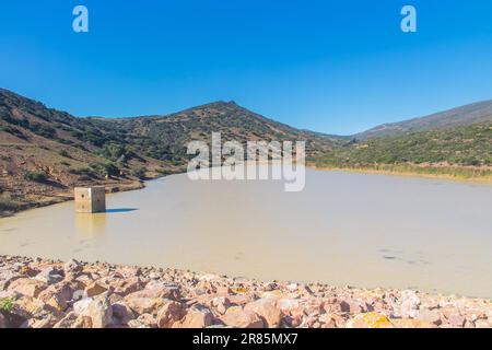 Ein See in den Bergen von Haouaria, Tunesien Stockfoto