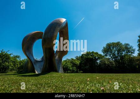 Doppelter Ovaler Henry Moore, Perry Green Stockfoto