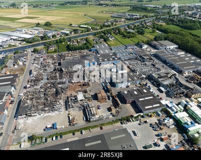 Nach einem Großbrand auf einem Industriekomplex in Ter Aar, Niederlande, am 10. juni 2023 Stockfoto