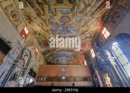 Das Innere der Kirche Sant'Alvise in der Sestiere von Cannaregio in Venedig, Norditalien. Stockfoto