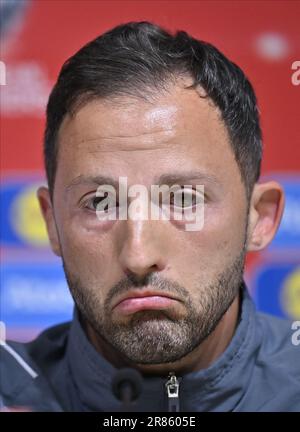 Tallinn, Estland. 19. Juni 2023. Der belgische Cheftrainer Domenico Tedesco wurde auf einer Pressekonferenz der belgischen Fußballnationalmannschaft Red Devils am Montag, den 19. Juni 2023, in Tallinn, Estland, zur Vorbereitung des Spiels gegen Estland gefilmt. BELGA PHOTO DIRK WAEM Credit: Belga News Agency/Alamy Live News Stockfoto