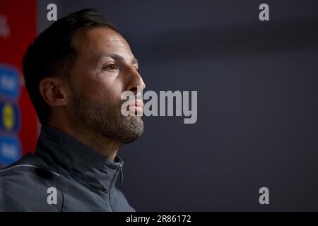 Tallinn, Estland. 19. Juni 2023. Der belgische Cheftrainer Domenico Tedesco wurde auf einer Pressekonferenz der belgischen Fußballnationalmannschaft Red Devils am Montag, den 19. Juni 2023, in Tallinn, Estland, zur Vorbereitung des Spiels gegen Estland gefilmt. BELGA PHOTO DIRK WAEM Credit: Belga News Agency/Alamy Live News Stockfoto