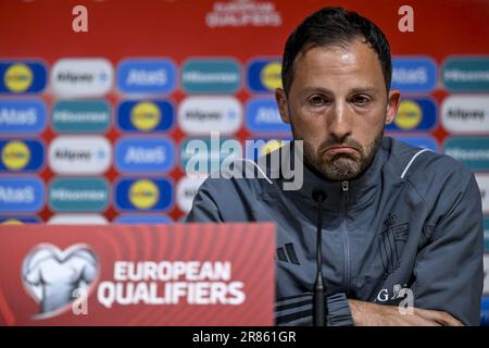 Tallinn, Estland. 19. Juni 2023. Der belgische Cheftrainer Domenico Tedesco wurde auf einer Pressekonferenz der belgischen Fußballnationalmannschaft Red Devils am Montag, den 19. Juni 2023, in Tallinn, Estland, zur Vorbereitung des Spiels gegen Estland gefilmt. BELGA PHOTO DIRK WAEM Credit: Belga News Agency/Alamy Live News Stockfoto