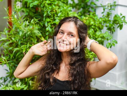 Porträt einer 39 Jahre alten slawischen Frau ohne Make-up Stockfoto