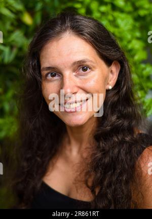 Porträt einer 39 Jahre alten slawischen Frau ohne Make-up Stockfoto