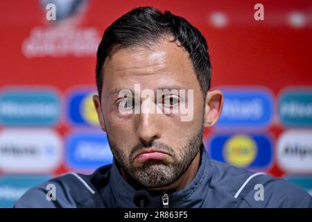 Tallinn, Estland. 19. Juni 2023. Der belgische Cheftrainer Domenico Tedesco wurde auf einer Pressekonferenz der belgischen Fußballnationalmannschaft Red Devils am Montag, den 19. Juni 2023, in Tallinn, Estland, zur Vorbereitung des Spiels gegen Estland gefilmt. BELGA PHOTO DIRK WAEM Credit: Belga News Agency/Alamy Live News Stockfoto