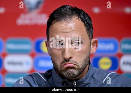 Tallinn, Estland. 19. Juni 2023. Der belgische Cheftrainer Domenico Tedesco wurde auf einer Pressekonferenz der belgischen Fußballnationalmannschaft Red Devils am Montag, den 19. Juni 2023, in Tallinn, Estland, zur Vorbereitung des Spiels gegen Estland gefilmt. BELGA PHOTO DIRK WAEM Credit: Belga News Agency/Alamy Live News Stockfoto