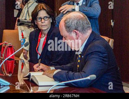 New York, New York, USA. 19. Juni 2023. Generalsekretär ANTONIO GUTERRES mit seiner heiteren Hoheit PRINZ ALBERT II., Prinz von MONACO und seiner Schwester PRINZESSIN STEPHANIE treffen sich nach dem Seerechtstreffen der Vereinten Nationen (Kreditbild: © Bianca Otero/ZUMA Press Wire) nur REDAKTIONELLE VERWENDUNG! Nicht für den kommerziellen GEBRAUCH! Stockfoto