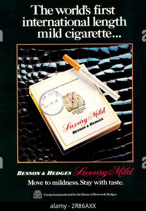 Benson & Hedges – luxuriöse, milde britische Zigarettenwerbung in einer Zeitschrift 1978 Stockfoto