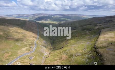 Buttertubs Pass, die Straße vom Gipfel von Wensleydale nach Swaledale, eine der malerischsten Strecken in England. North Yorkshire, Großbritannien. Stockfoto