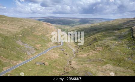 Buttertubs Pass, die Straße vom Gipfel von Wensleydale nach Swaledale, eine der malerischsten Strecken in England. North Yorkshire, Großbritannien. Stockfoto