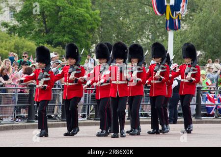 Marching Infantarymen Trooping The Colour Color 2023 Stockfoto