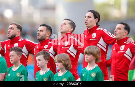 Dublin, Irland. 19. Juni 2023; Aviva Stadium, Dublin, Irland: International Football Group B Euro 2024 Qualifier, Republik Irland gegen Gibraltar; die Gibraltar-Mannschaft während des Spiels ihrer Nationalhymne Credit: Action Plus Sports Images/Alamy Live News Stockfoto