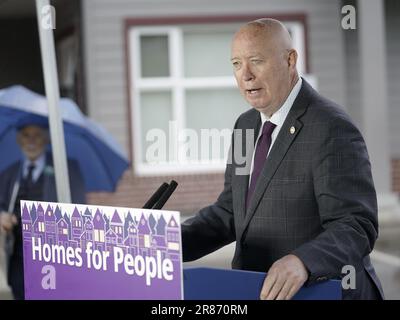 Burnaby, Kanada. 19. Juni 2023. 19. Juni 2023. Burnaby Bürgermeister Mike Hurley in Burnaby, BC, kündigt fast 1500 neue erschwingliche Häuser für die Stadt an. Kredit: Shotbug Press/Alamy Live News Stockfoto