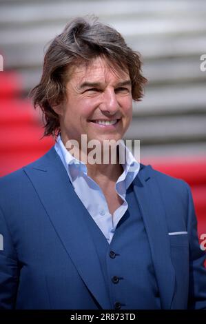 Rom, Italien. 19. Juni 2023. Tom Cruise erreicht die Spanische Treppe vor der Premiere des Films „Mission: Impossible - Dead Reckoning Part One“ am 19. Juni 2023 in Rom. Foto: Rocco Spaziani/UPI Credit: UPI/Alamy Live News Stockfoto