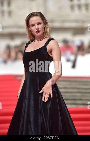 Die schwedische Schauspielerin Rebecca Ferguson posiert auf der